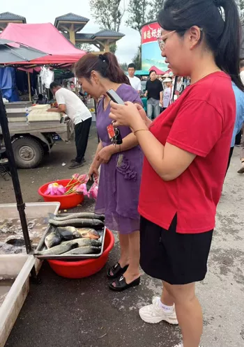 左一飞