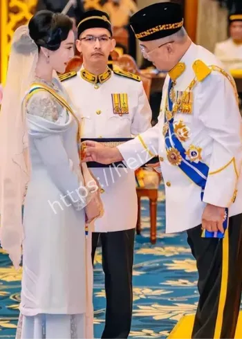 神秘男子身份