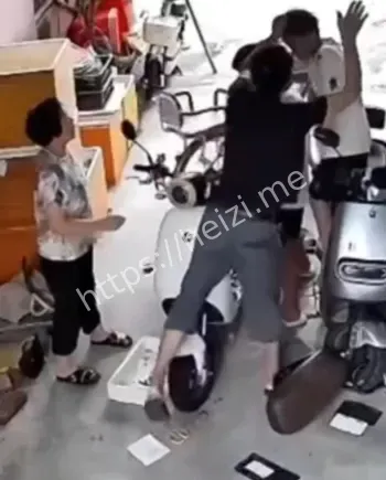 电动车堵路