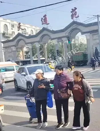 肠子飞出