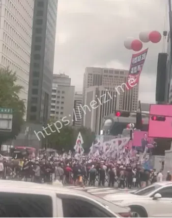 270人抗议标语