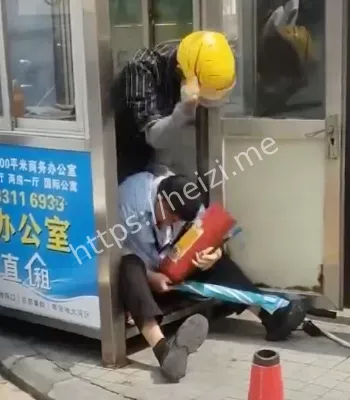 某小区门口